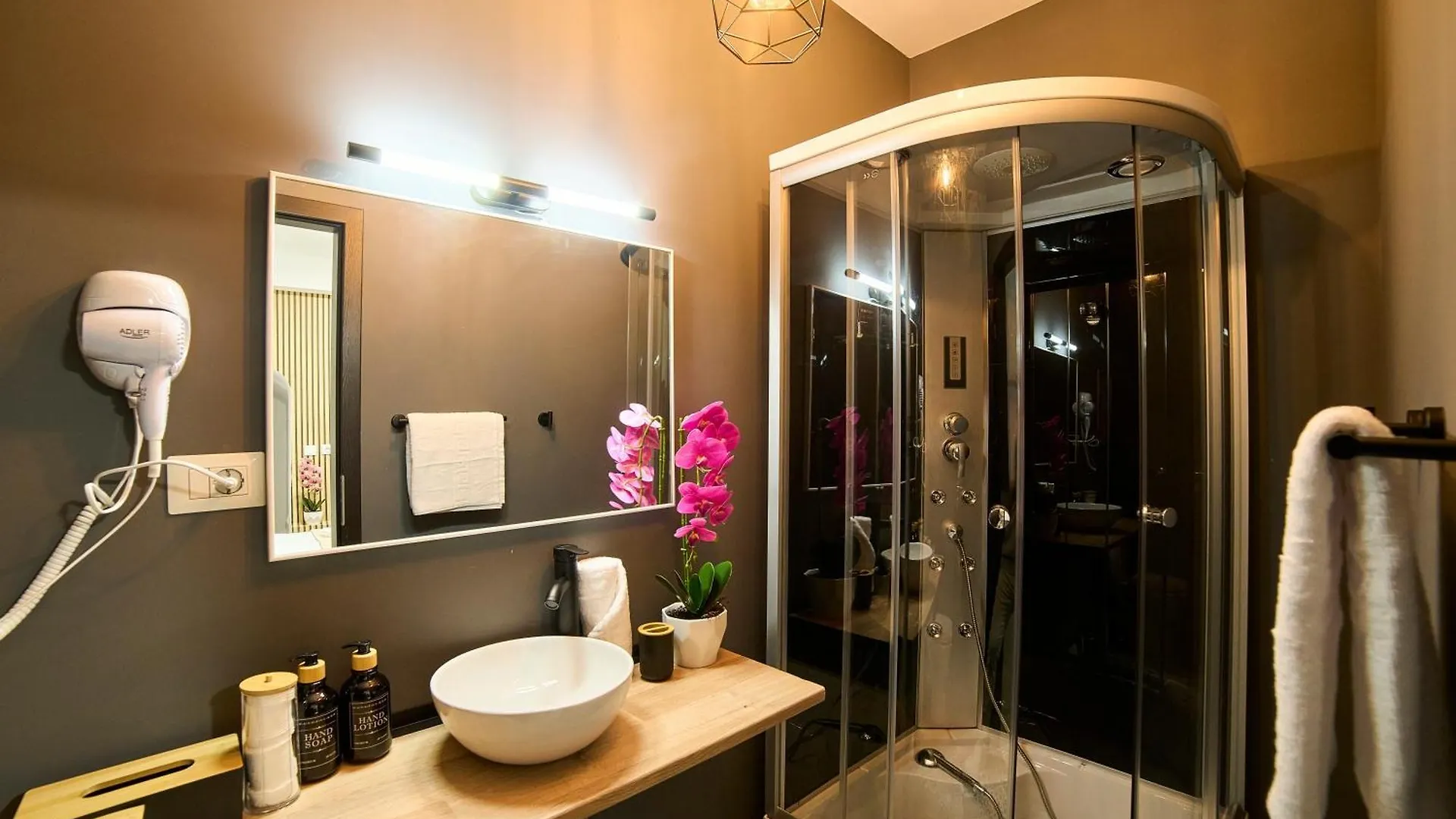 Dona Premier Suites Bukurešť 0*,