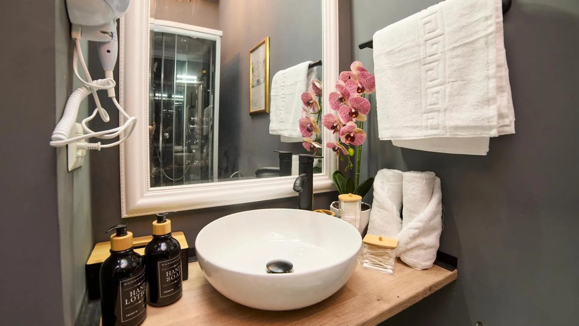 Dona Premier Suites Bukurešť 0*,